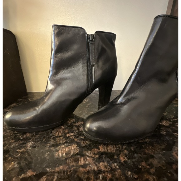 Lauren Ralph Lauren Women Marcy Black Leather Zip boots Ankle Bootie 8 B‎ Shoes